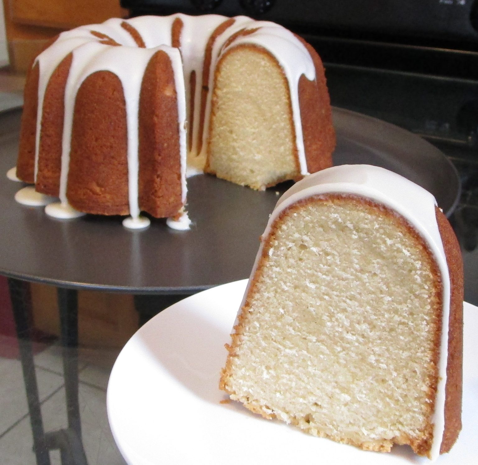 homemade-vanilla-pound-cake-charliethecookandrews