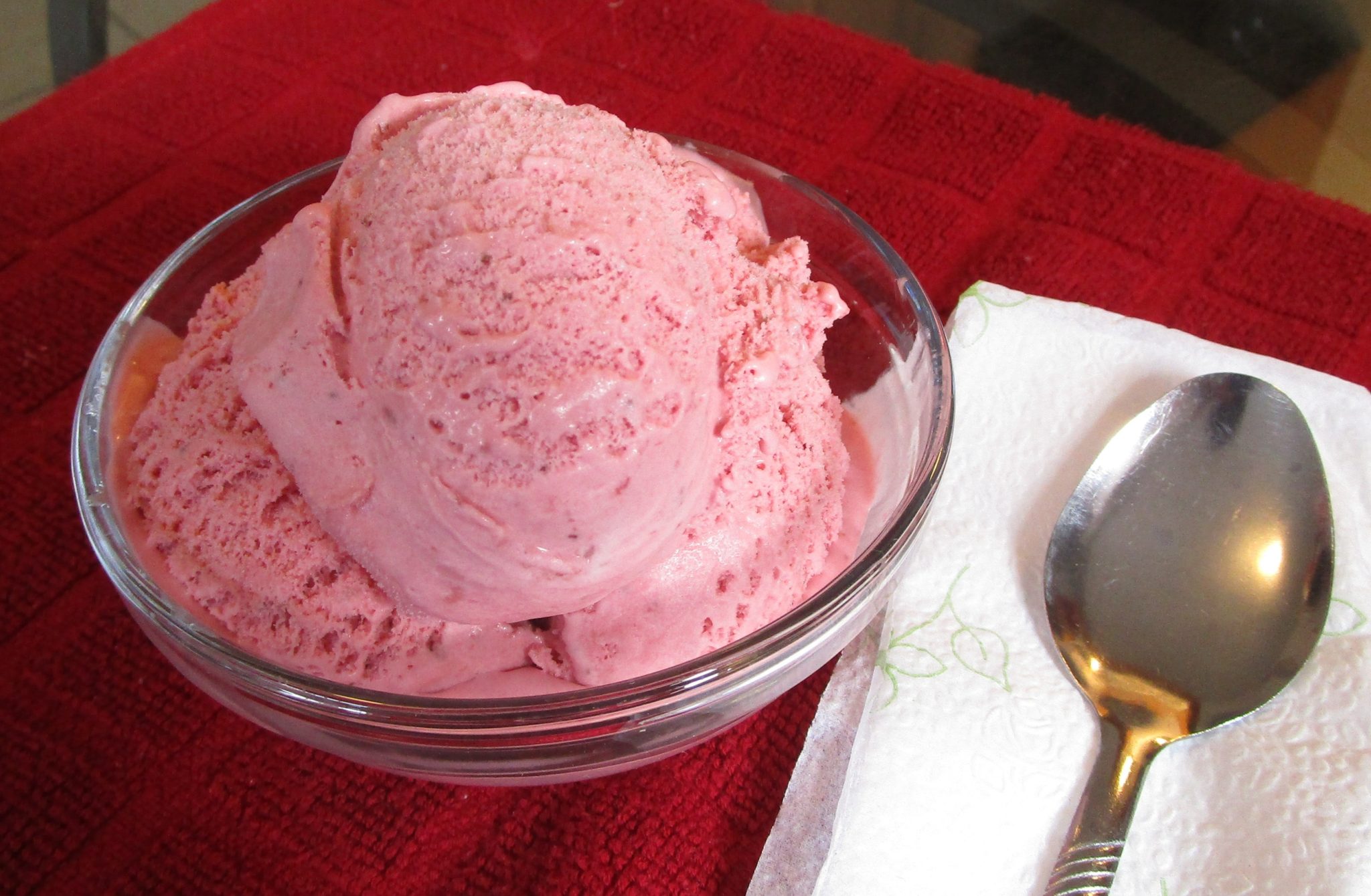 Homemade Strawberry Ice Cream – charliethecookandrews