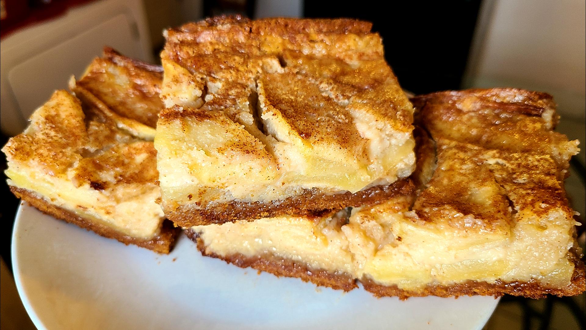 Apple Cinnamon Ooey Gooey Cake – charliethecookandrews